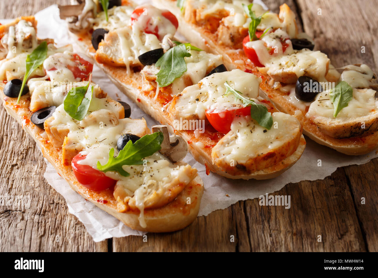 Italienische Sandwiches, Pizza, Auflauf: Schneiden baguette gebacken ...
