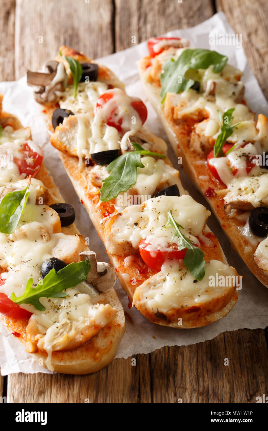 Pizza baguette -Fotos und -Bildmaterial in hoher Auflösung – Alamy