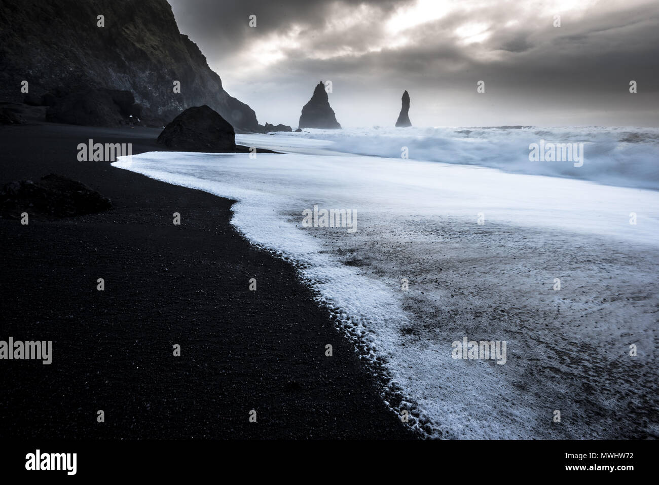 Rauhe Küste von Reynisdrangar, South Island Stockfoto