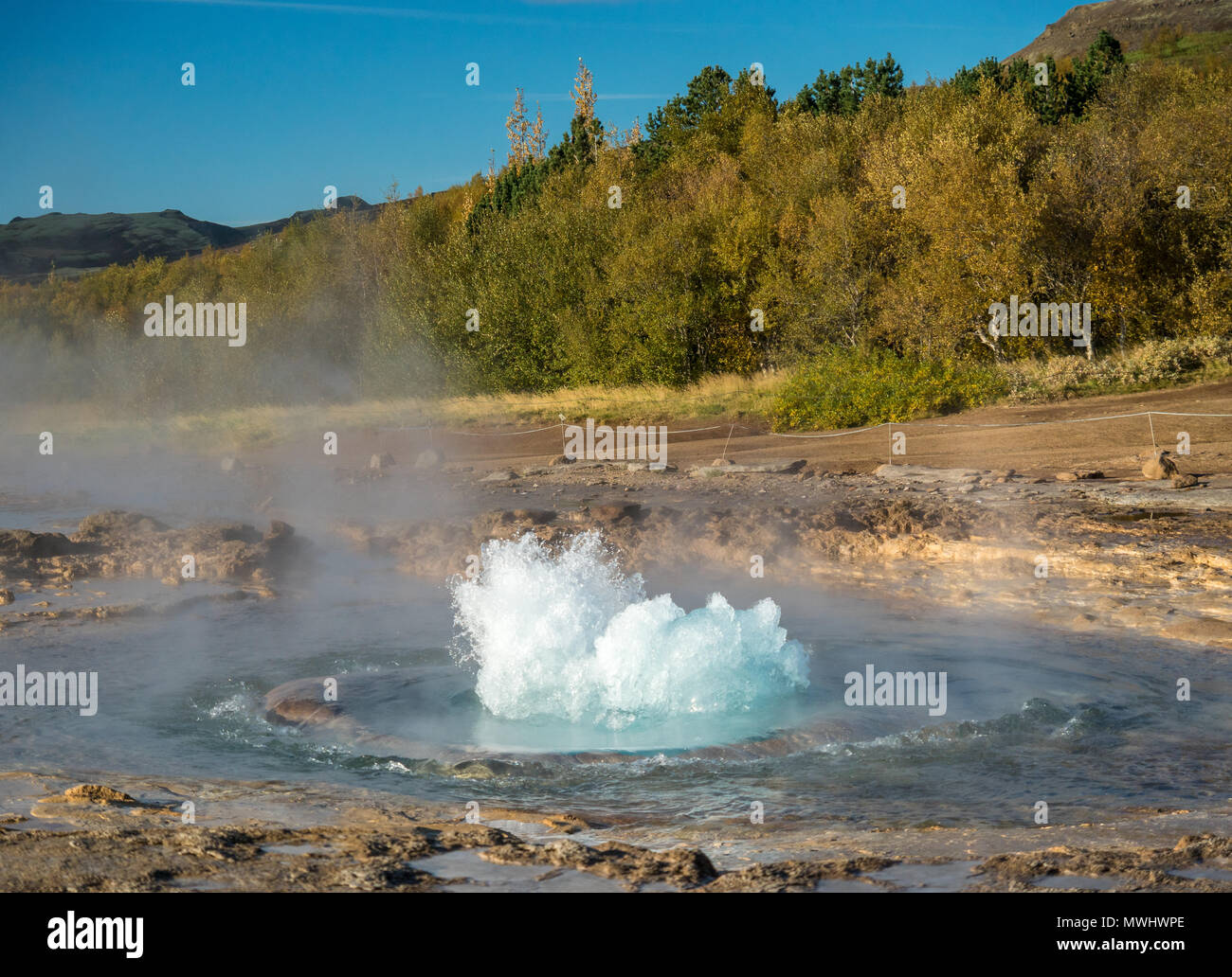 Eruption des Strokkur Geysir im Geysir, Island Stockfoto