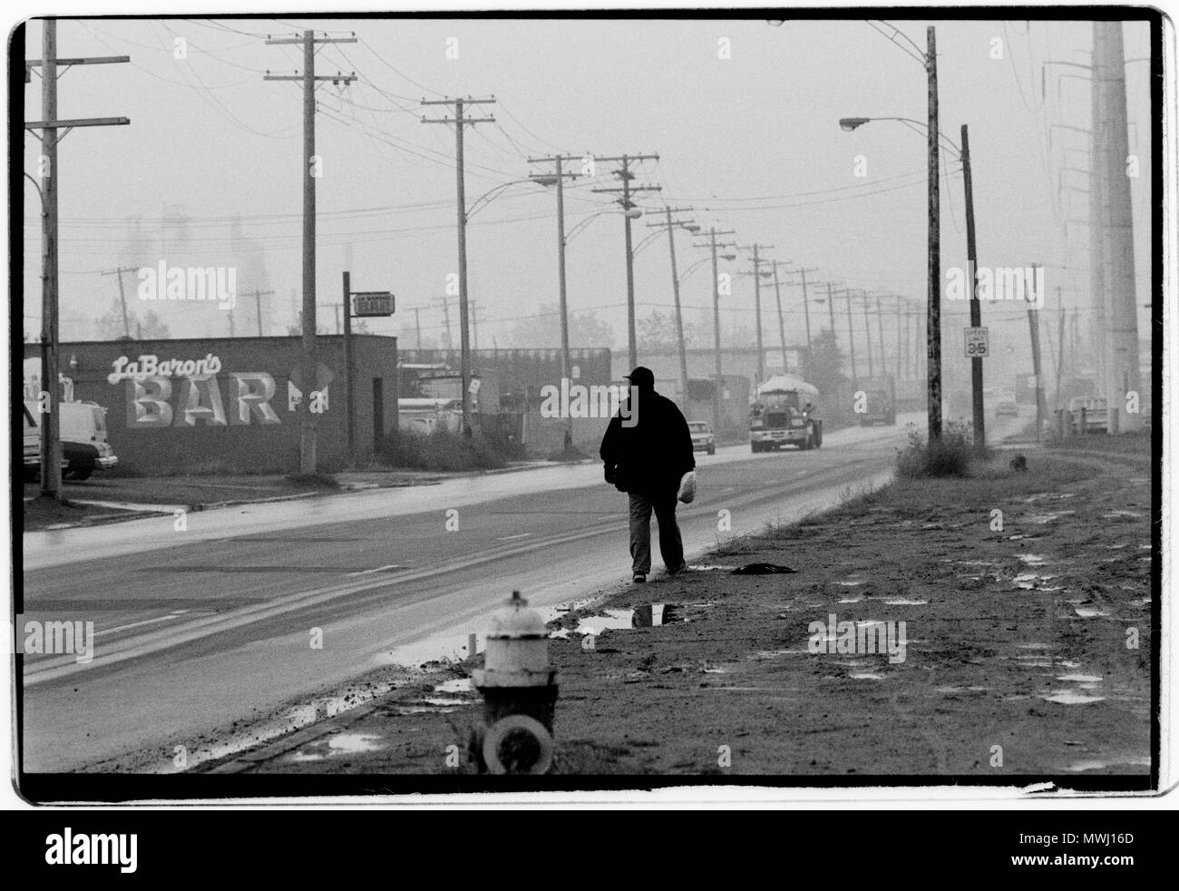 Detroit (/dɪˈtrɔɪt/) [6] ist die bevölkerungsreichste Stadt im US-Bundesstaat Michigan, die größte Stadt in den Vereinigten Staaten - Kanada Rand, und der Sitz der Wayne County. Die Gemeinde von Detroit hatte 2017 eine geschätzte Bevölkerung von 673,104 und ist damit das 23. die bevölkerungsreichste Stadt in den Vereinigten Staaten. Die Metropolregion, bekannt als Metro Detroit, ist die Heimat von 4,3 Millionen Menschen, die nach Chicago ist der zweitgrößte im Mittelwesten. Detroit Michigan USA. 1988 Detroit ist ein wichtiger Hafen am Detroit River, einem der vier großen Straße, dass die Grossen Seen auf die Saint Lawrence Seaway verbinden Stockfoto