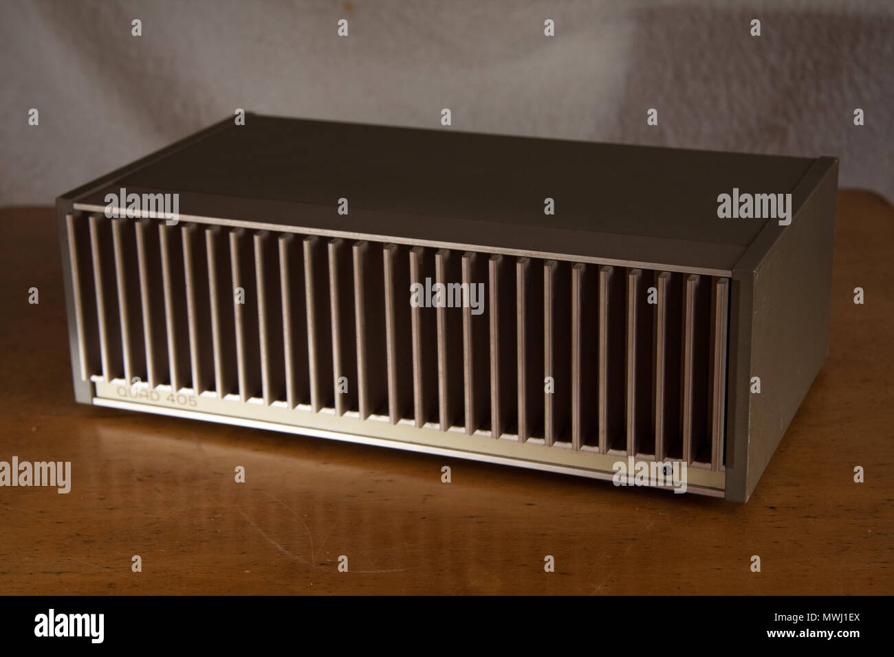 Classic Quad 405 Stereo Endstufe Stockfotografie - Alamy