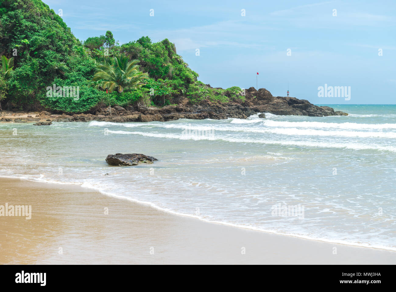 Itacaré, Brasilien - 7. Dezember 2016: Fischer am wunderschönen Strand und Natur in der Nähe von Itacaré in Bahia Brasilien Stockfoto