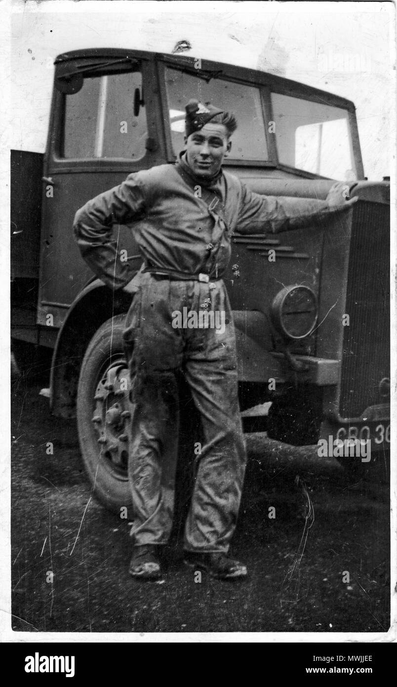 Junger Rekrut während seiner 6 Monate Grundausbildung für das Royal Artillery Regiment. Liverpool, Großbritannien 1939, 2. Weltkrieg Stockfoto