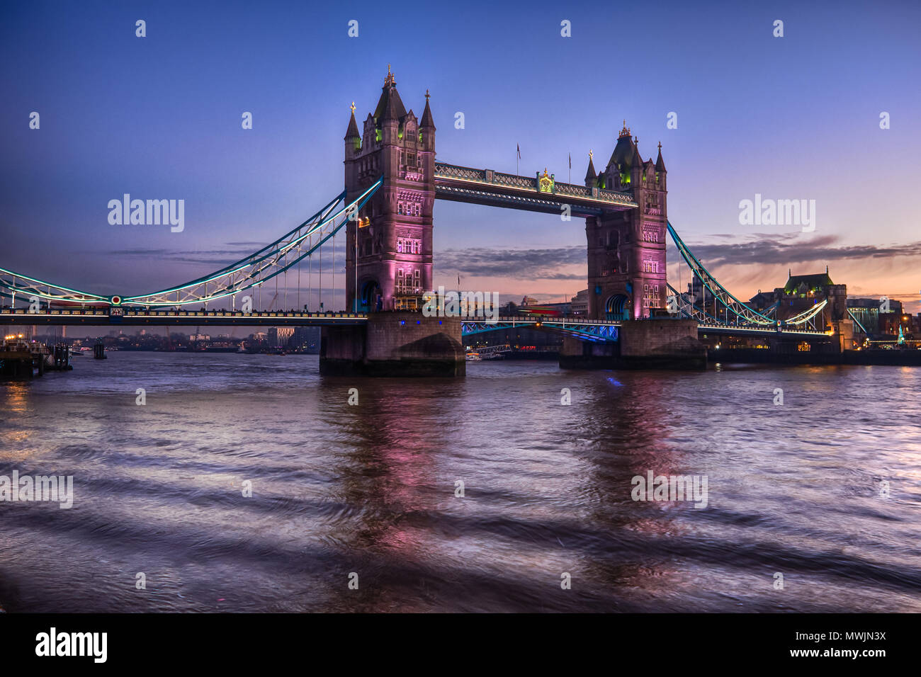 Tower Bridge Reflexionen Stockfoto