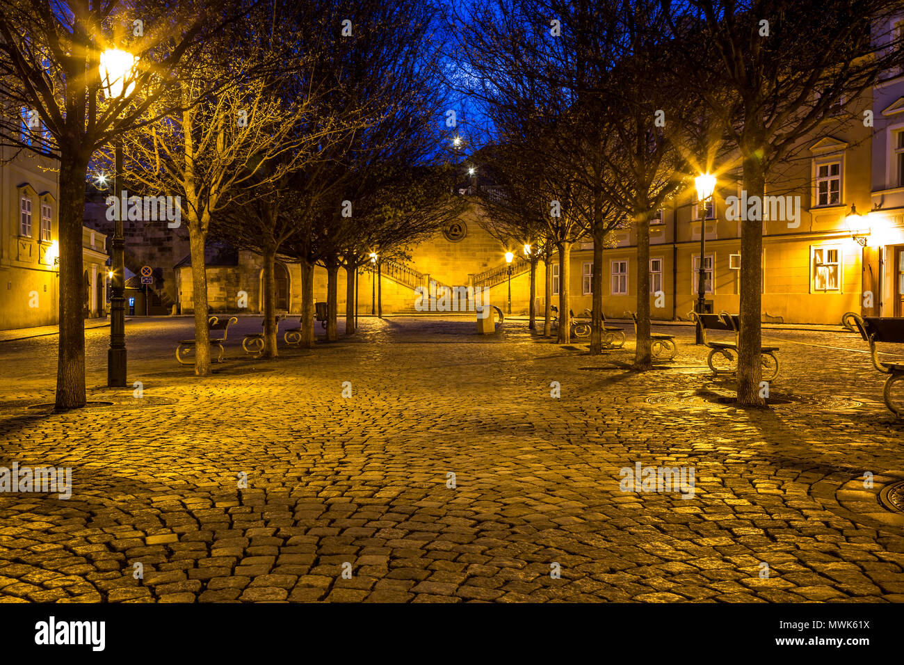 Malerische Insel Kampa unterhalb der Prager Burg bei Nacht, Prag, Tschechische Republik Stockfoto