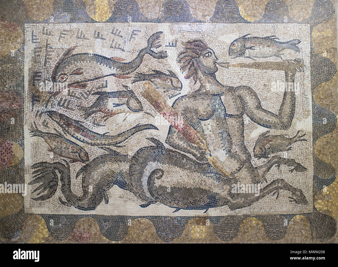 Badajoz, Spanien - Juni 1, 2018: römische Mosaik, Triton, Sohn des Neptun, gehört zu den zentralen Bäder von La Cocosa Römische Villa, Badajoz Stockfoto