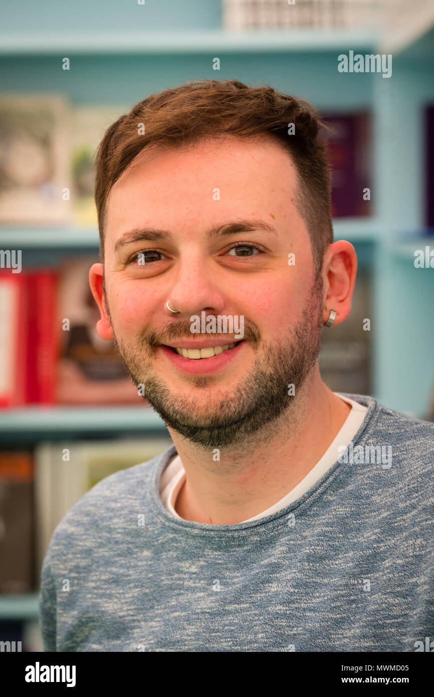 Alex T Smith, junge Autorin von Büchern für Kinder, an der Hay Festival 2018. Illustrator und Buchautor. Schöpfer der CLAUDE Bücher Stockfoto