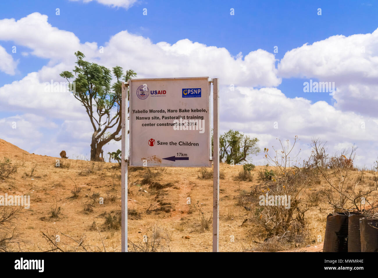 Yabello, Äthiopien-Am 24. Februar 2015: US-Hilfe Schild an der Straße 80 bis Yabello in Äthiopien. Stockfoto