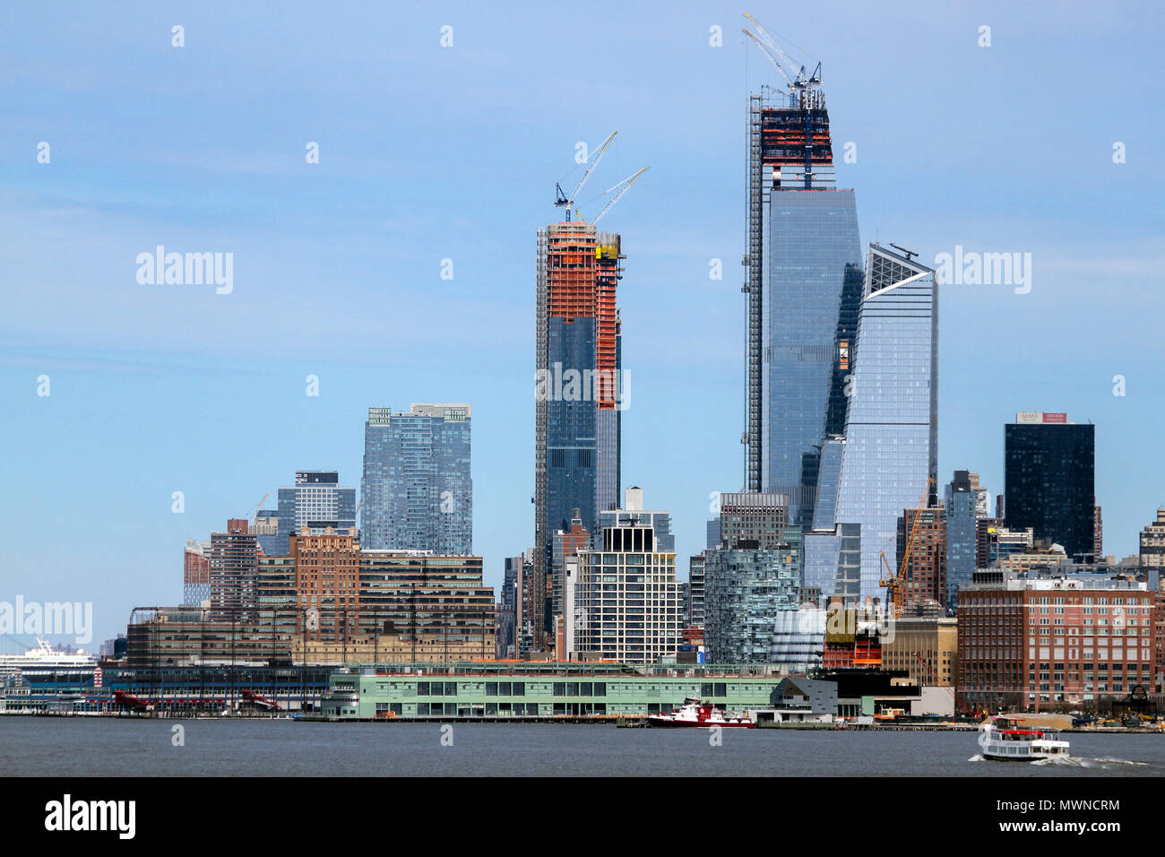 Ein Blick über den Hudson River nach Midtown Manhattan, New York City Stockfoto
