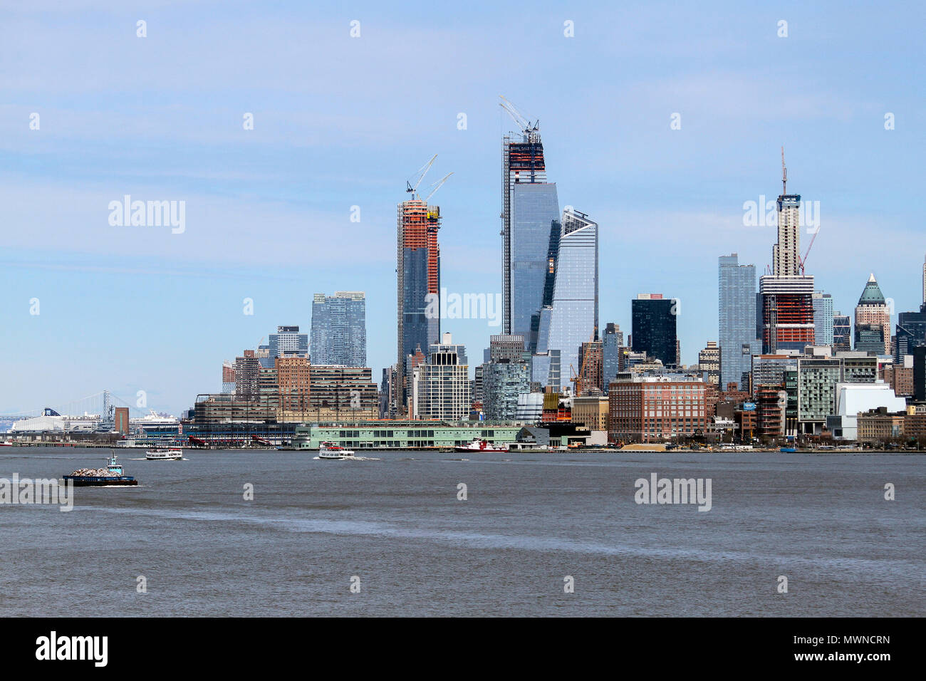 Ein Blick über den Hudson River nach Midtown Manhattan, New York City Stockfoto