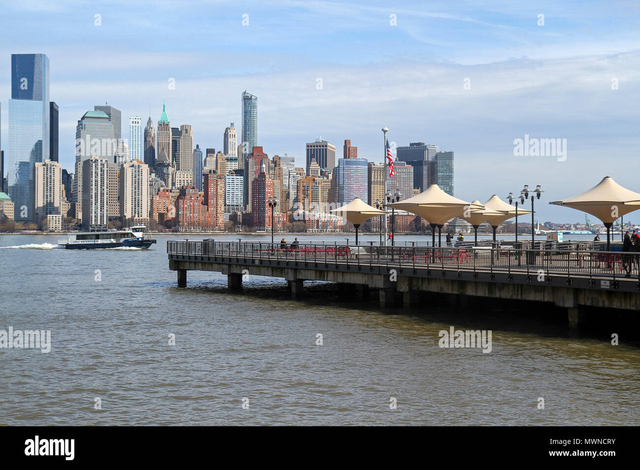 J. Owen Grundy Park, Jersey City, New Jersey, mit Blick auf Lower Manhattan, New York City, New York, Stockfoto