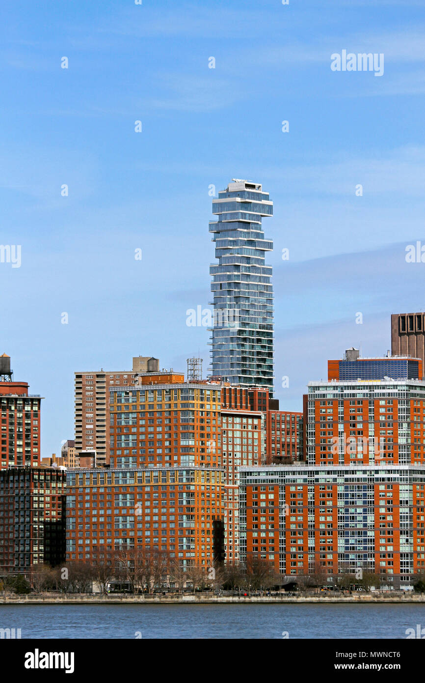 Ein Blick auf 56 Leonard, ein Luxus Eigentumswohnung Turm 2015 fertig, Tribeca, Lower Manhattan, New York City. Stockfoto