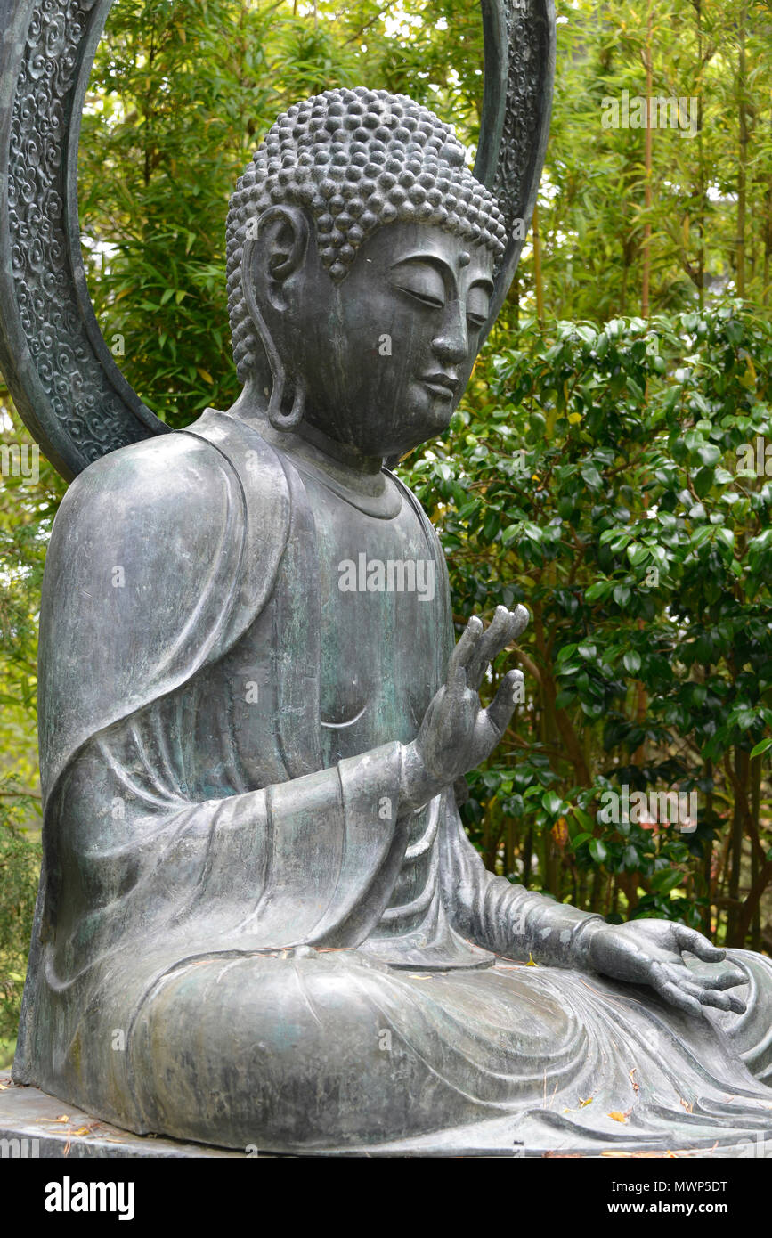 Bronze Buddha (1790) mit Corona des Lichts, von Tajima Japan, Hand geben abhayamudra, Golden Gate Park, Japanischen Tee Garten, San Francisco, CA, USA Stockfoto