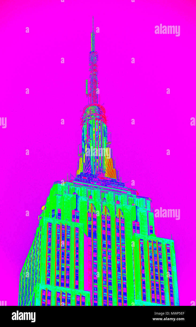 Empire State Building (1930-31), Gipfel, die Rückschläge und Art déco-top (in PS, Pop Art Stil), von William Lamb, New York, NY, USA Stockfoto