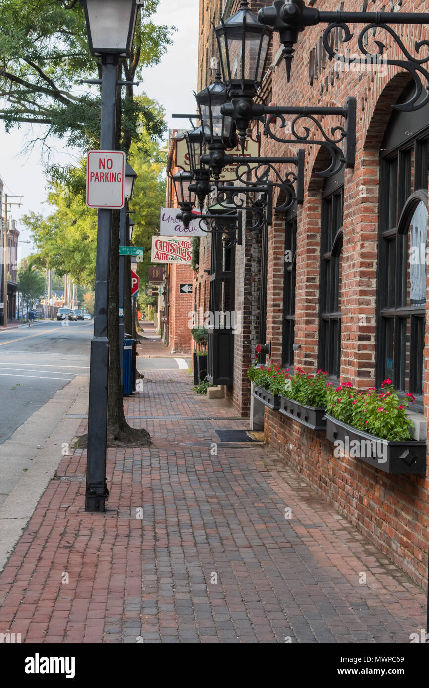 Das Flanieren durch die Alexandria, Virginia, außerhalb von Washington DC und den Potomac River. Bootfahren Paradies, szenische und aktives Leben auf dem Wasser. Frieden. Stockfoto