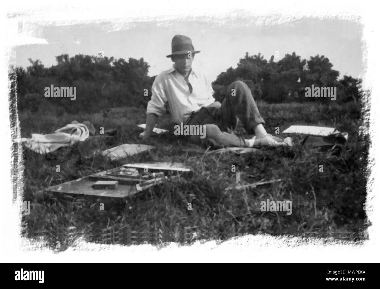 . Englisch: Familie Foto von Robert Sivell an einer Familie Picknick. ca. 1930. Fotograf unbekannt, Büste ist von Benno Schotz 525 Robert Sivell Stockfoto