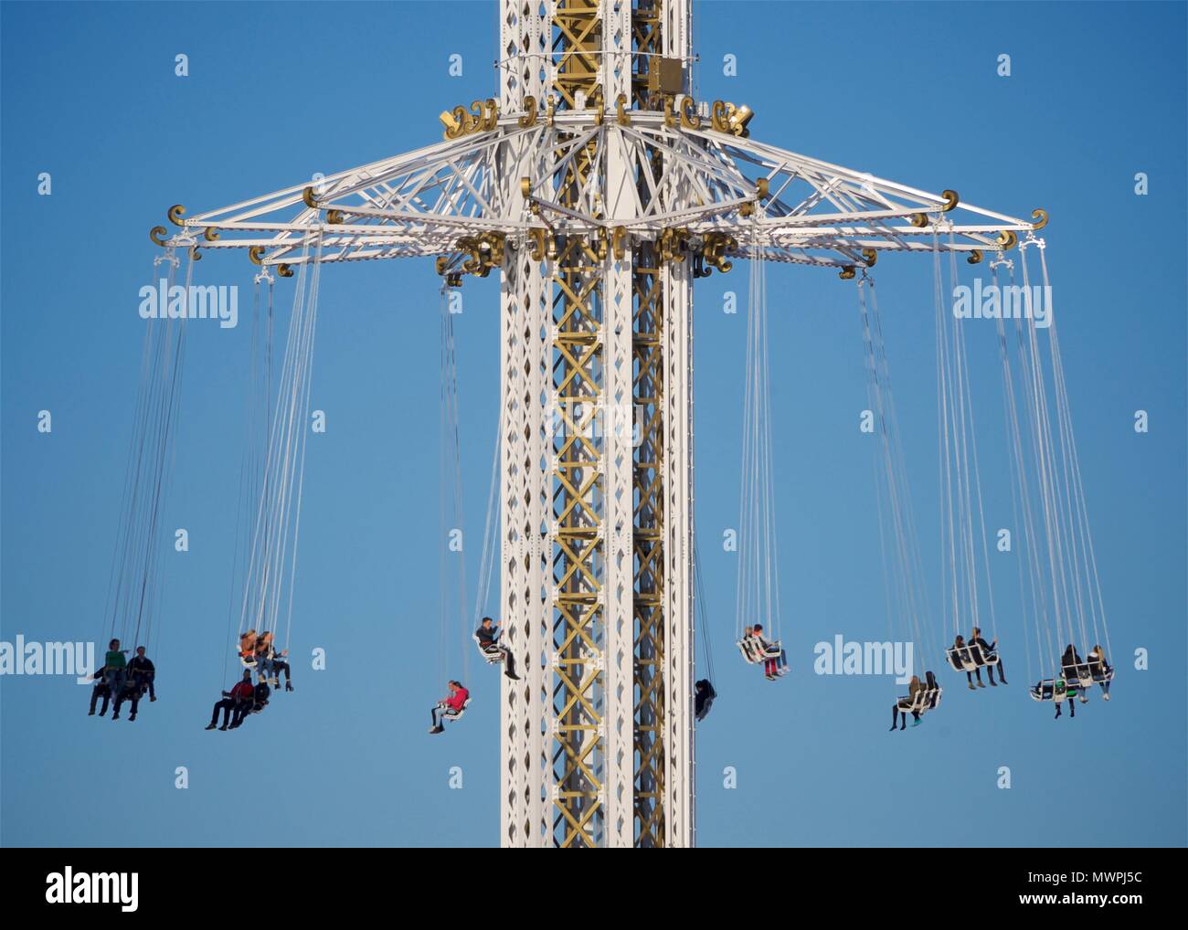 Mitfahrer auf ein Fahrgeschäft in Djurgården Park Stockholm, Schweden Stockfoto