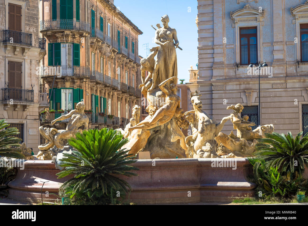 Syrakus, Italien - 18. MAI 2018: Fontana di Diana (Diana Brunnen) in der Archimede Square, historischen Viertel in der Innenstadt von Ortigia, in Syrakus Stockfoto