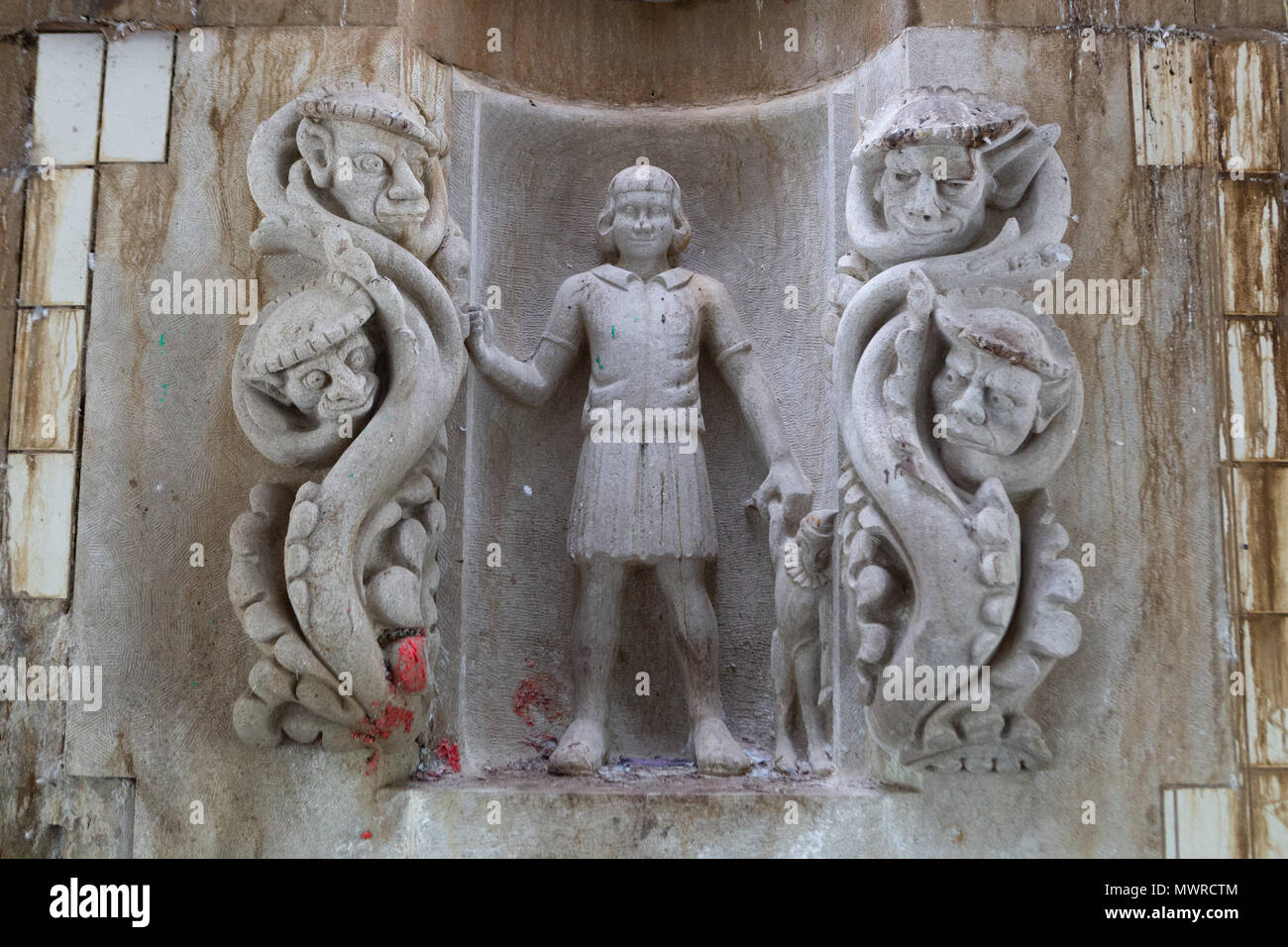 Skulptur von Konsti Krop bei Bridge 200 (auch als Vondel Brücke oder Vondelbrug) am Vondelpark, Amsterdam, Niederlande bekannt. Stockfoto