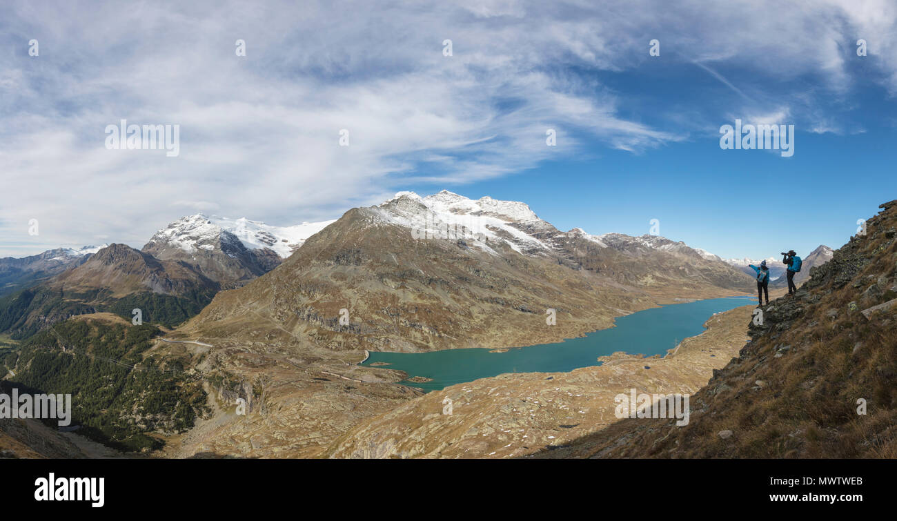 Panoramablick auf den Lago Bianco Piz Campasc, Bernina, Engadin, Kanton Graubünden, Schweiz, Europa Stockfoto