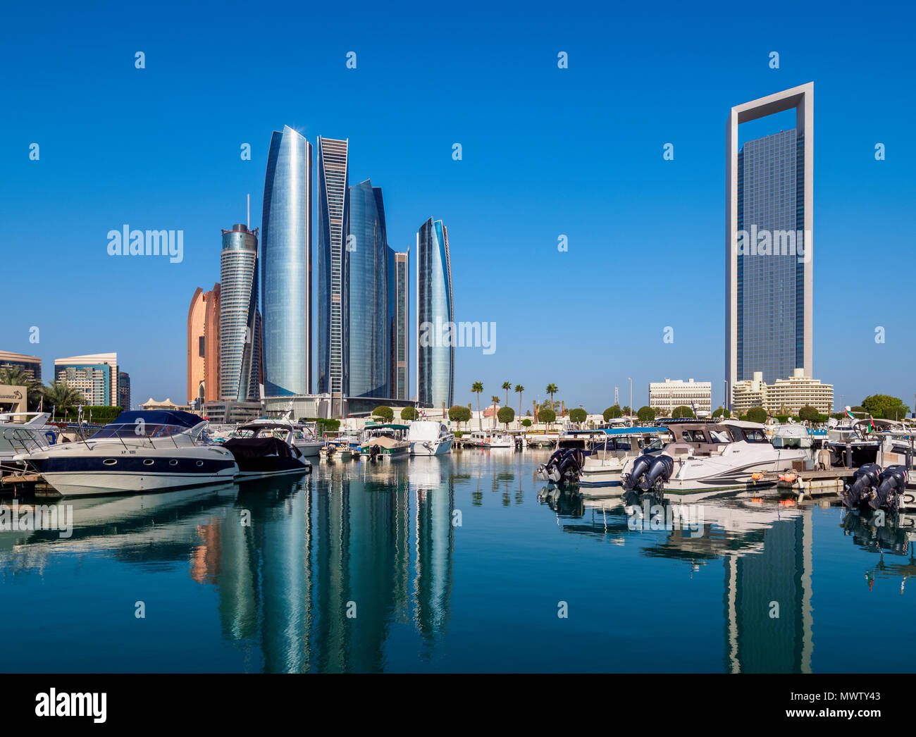 Skyline mit Marina und Etihad Towers, Abu Dhabi, Vereinigte Arabische Emirate, Naher Osten Stockfoto