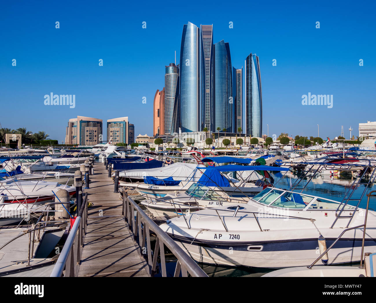 Skyline mit Marina und Etihad Towers, Abu Dhabi, Vereinigte Arabische Emirate, Naher Osten Stockfoto