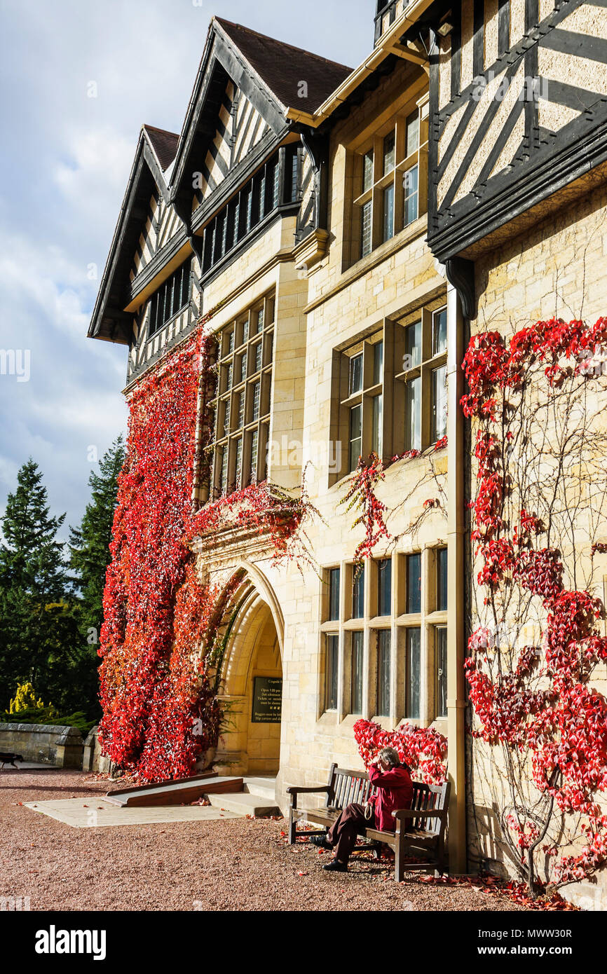 Großbritannien England Northumberland, Rothbury, Cragside, Erfinder Lord Henry Armstrong, viktorianischer Stil der 1880er Jahre, weltweit erster Elektrizitätswohnsitz, UK071004063Nur erforderlich Stockfoto