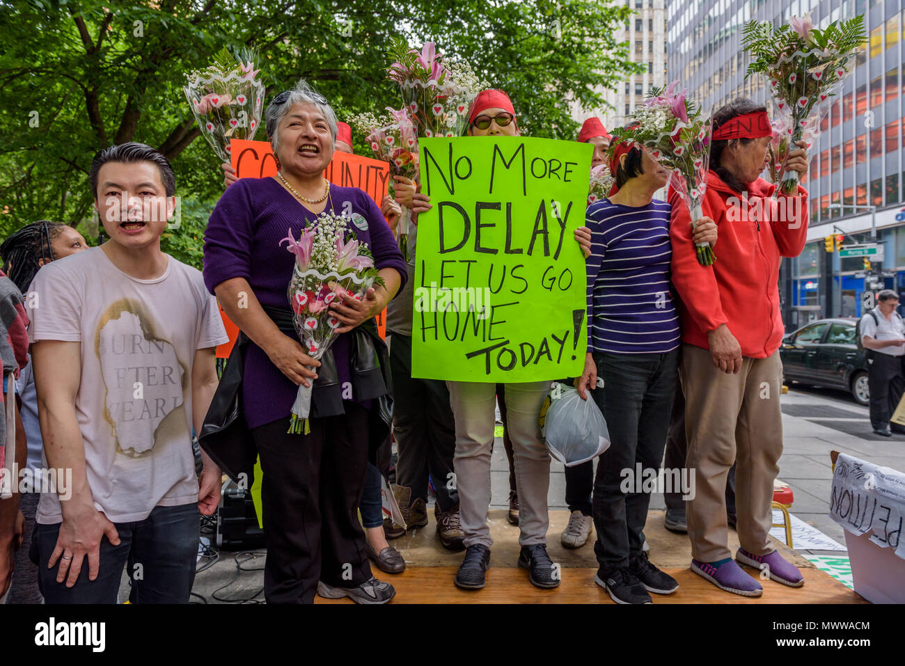 New York, USA. 1. Juni 2018. New York, Vereinigte Staaten. 01 Juni, 2018. Nach 3 Tagen protestieren NYC Bürgermeister Bill De BIasio in Absprache mit dem Vermieter und Entwickler, die 85 Bowery Mieter beendete ihren Hungerstreik außerhalb der Stadt Halle und am 1. Juni 2018, nach deren Vermieter Joseph Betesh seine Zustimmung auf eine Frist Mieter zurück in das Gebäude haben bis zum 1. August 2018 angekündigt. Credit: PACIFIC PRESS/Alamy Live News Credit: Erik McGregor/Pacific Press/Alamy leben Nachrichten Stockfoto