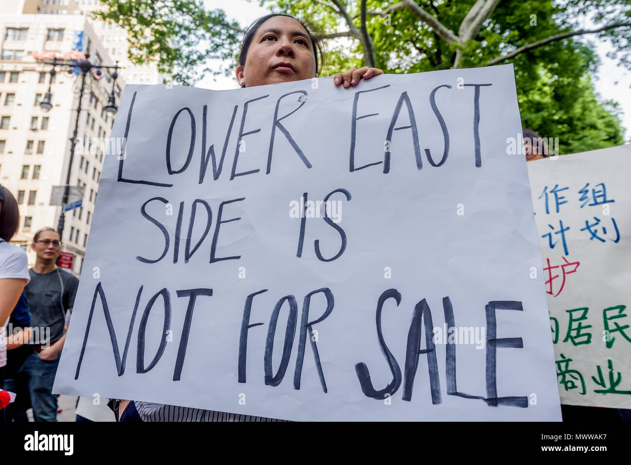 New York, USA. 1. Juni 2018. New York, Vereinigte Staaten. 01 Juni, 2018. Nach 3 Tagen protestieren NYC Bürgermeister Bill De BIasio in Absprache mit dem Vermieter und Entwickler, die 85 Bowery Mieter beendete ihren Hungerstreik außerhalb der Stadt Halle und am 1. Juni 2018, nach deren Vermieter Joseph Betesh seine Zustimmung auf eine Frist Mieter zurück in das Gebäude haben bis zum 1. August 2018 angekündigt. Credit: PACIFIC PRESS/Alamy Live News Credit: Erik McGregor/Pacific Press/Alamy leben Nachrichten Stockfoto