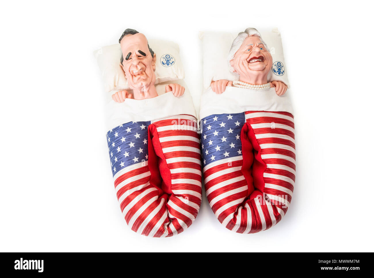 Hausschuhe aus der amerikanischen Flagge mit George und Barbara Bush Kopf. Stockfoto