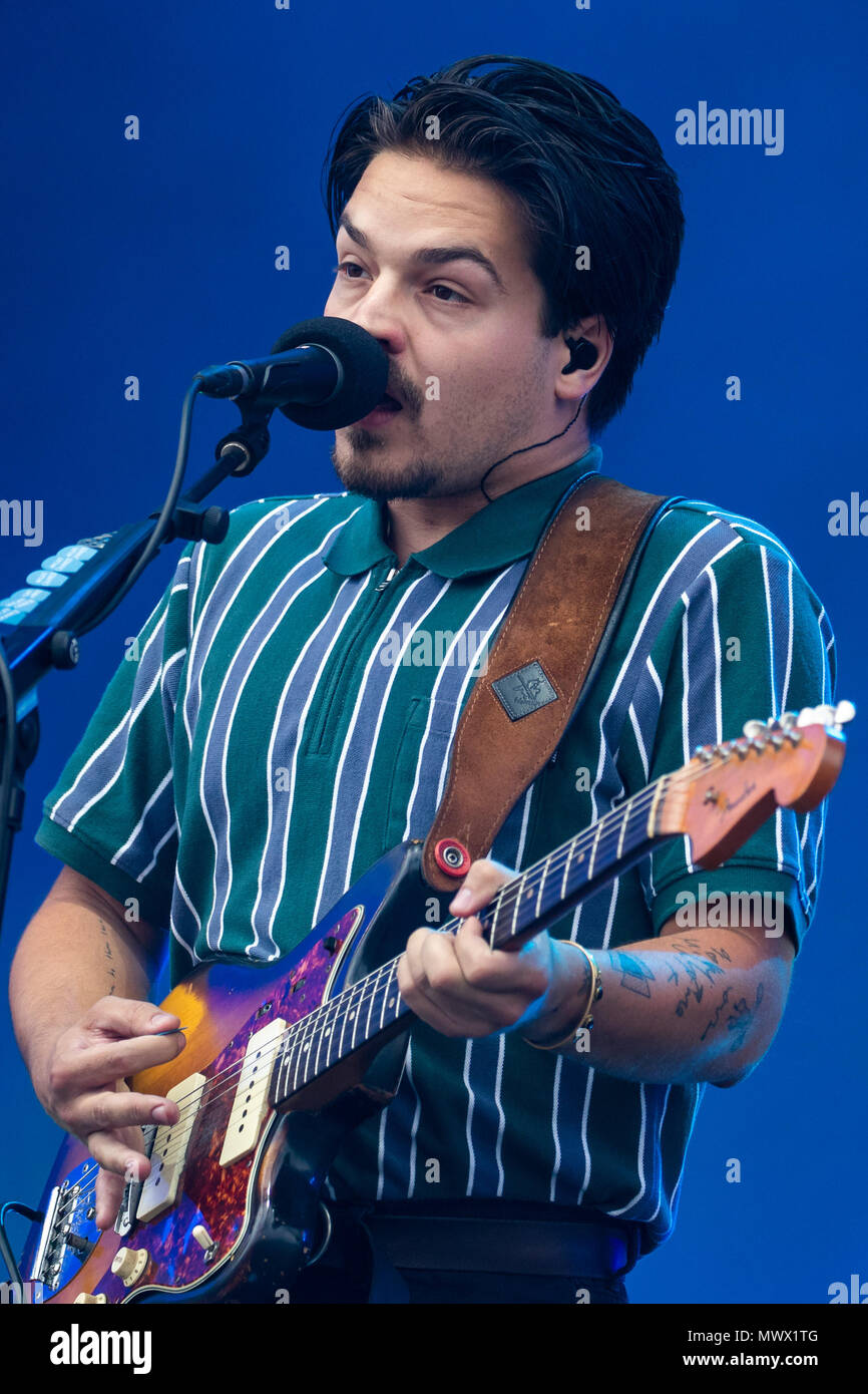 Nürnberg, Deutschland. 2. Juni 2018. Clemens Rehbein, Frontmann der deutschen Band milchig Chance, führt auf dem Open-Air-Festival "Rock im Park". Foto: Daniel Karmann/dpa Quelle: dpa Picture alliance/Alamy leben Nachrichten Stockfoto