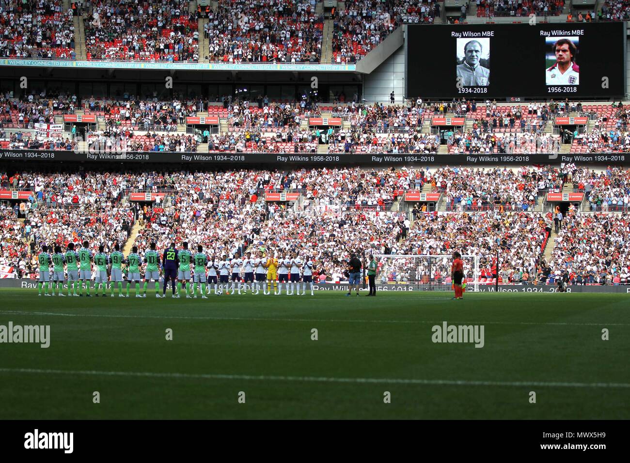 London, Großbritannien. 2. Juni 2018. London, Großbritannien. 2. Juni 2018. Eine Minuten Applaus für Ray Wilson und Ray Wilkins vor dem Internationalen Freundschaftsspiel zwischen Deutschland und Nigeria im Wembley Stadium am 2. Juni 2018 in London, England. (Foto von Matt Bradshaw/phcimages.com) Credit: PHC Images/Alamy leben Nachrichten Stockfoto