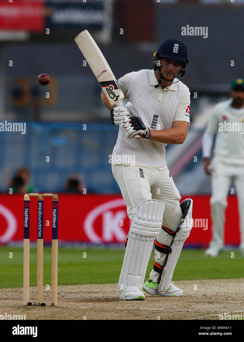 Emerald Leeds, UK. 2. Juni 2018. Internationalen Test Match cricket Serie, Tag 2, England und Pakistan; Jos Buttler von England Credit: Aktion plus Sport/Alamy leben Nachrichten Stockfoto