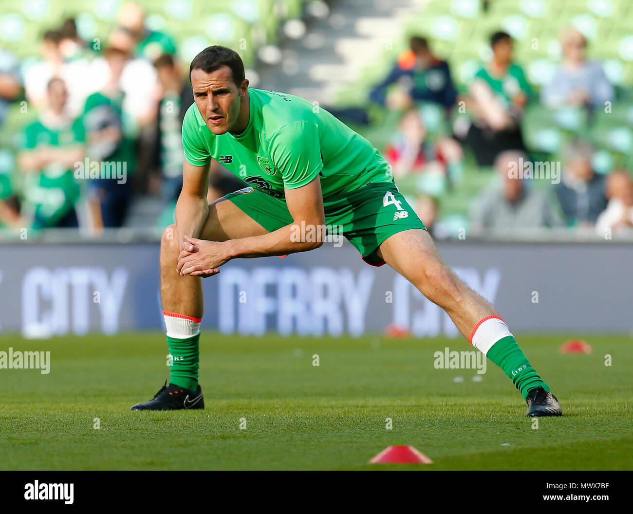 2. Juni 2018, Aviva Stadium, Dublin, internationale Fußball-freundlich, Irland gegen die USA; John O'Shea (c) der Irland Aufwärmen für sein letztes Match in der Irischen Jersey seine 118 Caps gewinnen Stockfoto