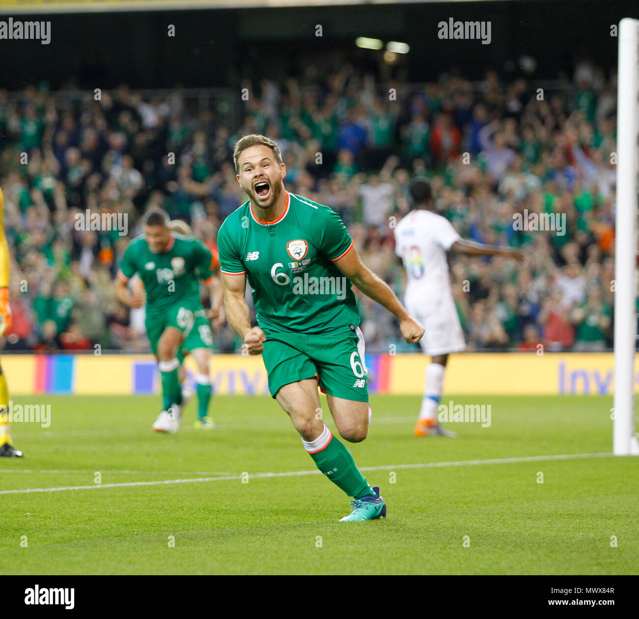 2. Juni 2018, Aviva Stadium, Dublin, internationale Fußball-freundlich, Irland gegen USA; Alan Richter Kerben für die Republik Irland in der 90. Minute das Ergebnis 2-1 zu machen Stockfoto