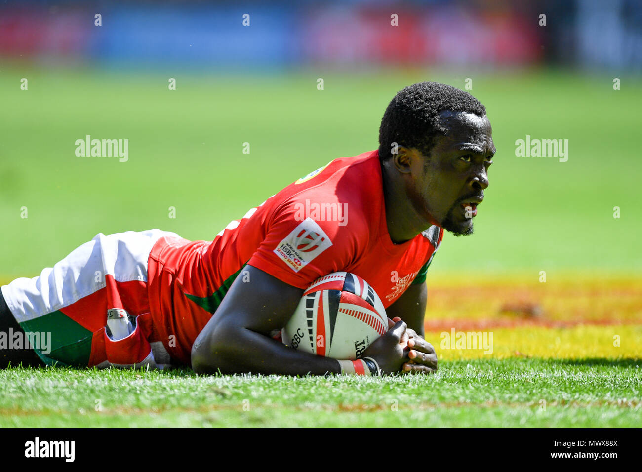 London, Großbritannien. 2 Jun, 2018. Eden Agero von Kenia 7 s-Ergebnisse seine Seiten versuchen Sie zuerst in der zweiten Hälfte während HSBC World Rugby Sevens Serie London: Kenia 7 s gegen Frankreich 7 s bei Twickenham Stadion am Samstag, den 02. Juni 2018. ENGLAND, LONDON. Credit: Taka G Wu Credit: Taka Wu/Alamy leben Nachrichten Stockfoto