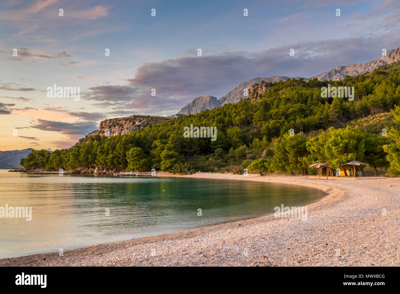 Die Cvitacka Beach in der Nähe von Makarska bei Sonnenuntergang, Kroatien, Europa Stockfoto