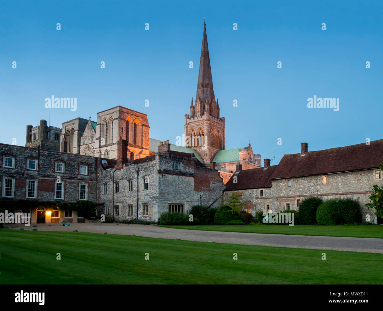 Chichester Cathedral Dämmerung, Chichester, West Sussex, England, Vereinigtes Königreich, Europa Stockfoto
