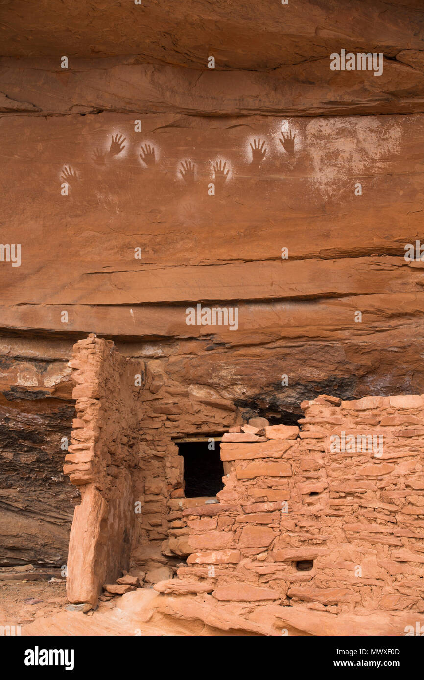 Rückwärts Handabdrücke, uralten Pueblo, bis zu 1000 Jahre alt, untere Fish Creek, Bären Ohren National Monument, Utah, USA, Nordamerika Stockfoto