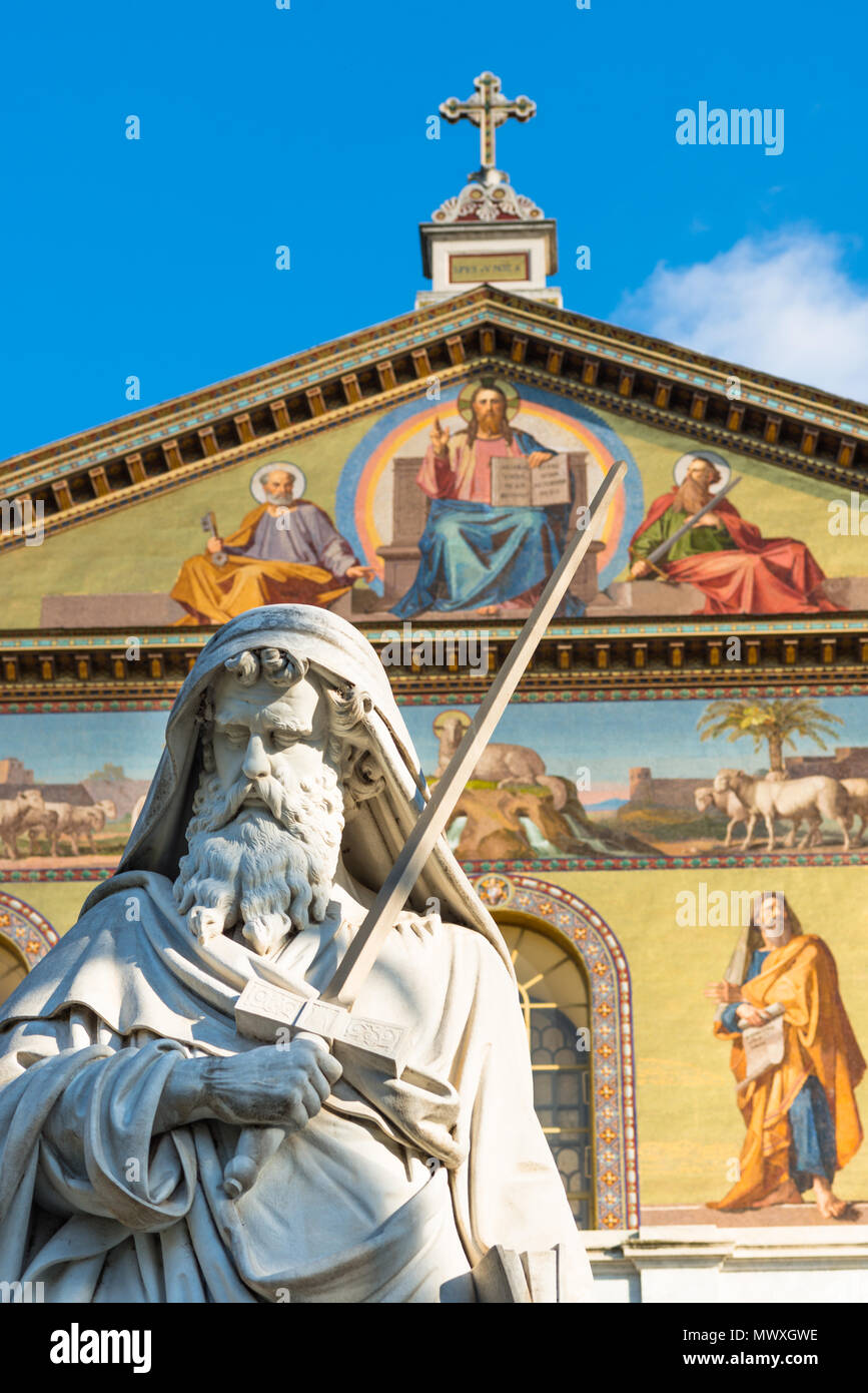 St. Paul's Statue in der Päpstlichen Basilika St. Paul vor den Mauern (Basilika Papale di San Paolo fuori le Mura), Rom, Latium, Italien, Europa Stockfoto