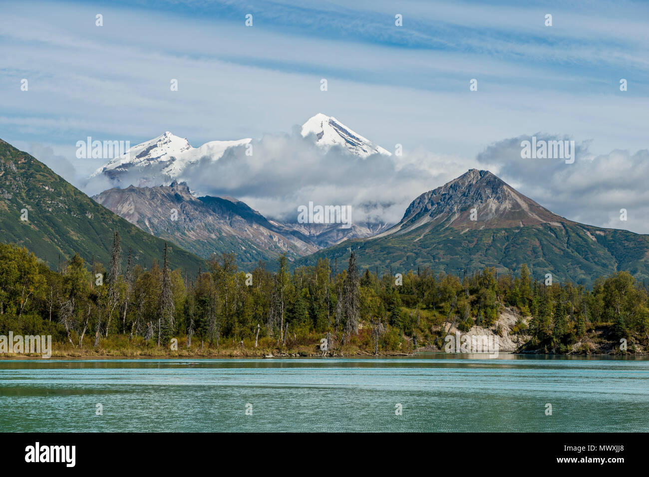 Mount Redoubt und Crescent Lake, Lake Clark National Park, Alaska, Vereinigte Staaten von Amerika, Nordamerika Stockfoto