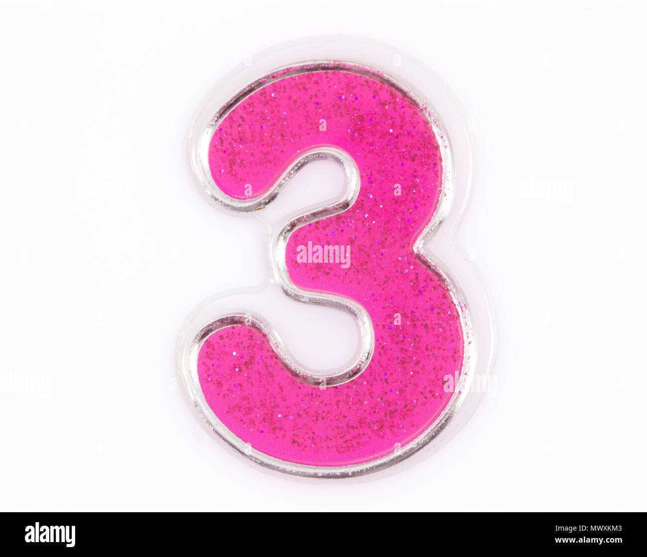 Brief Nr. 3 Symbol rosa Farbe auf weißem Hintergrund, Rosa Anzahl Symbol. Stockfoto