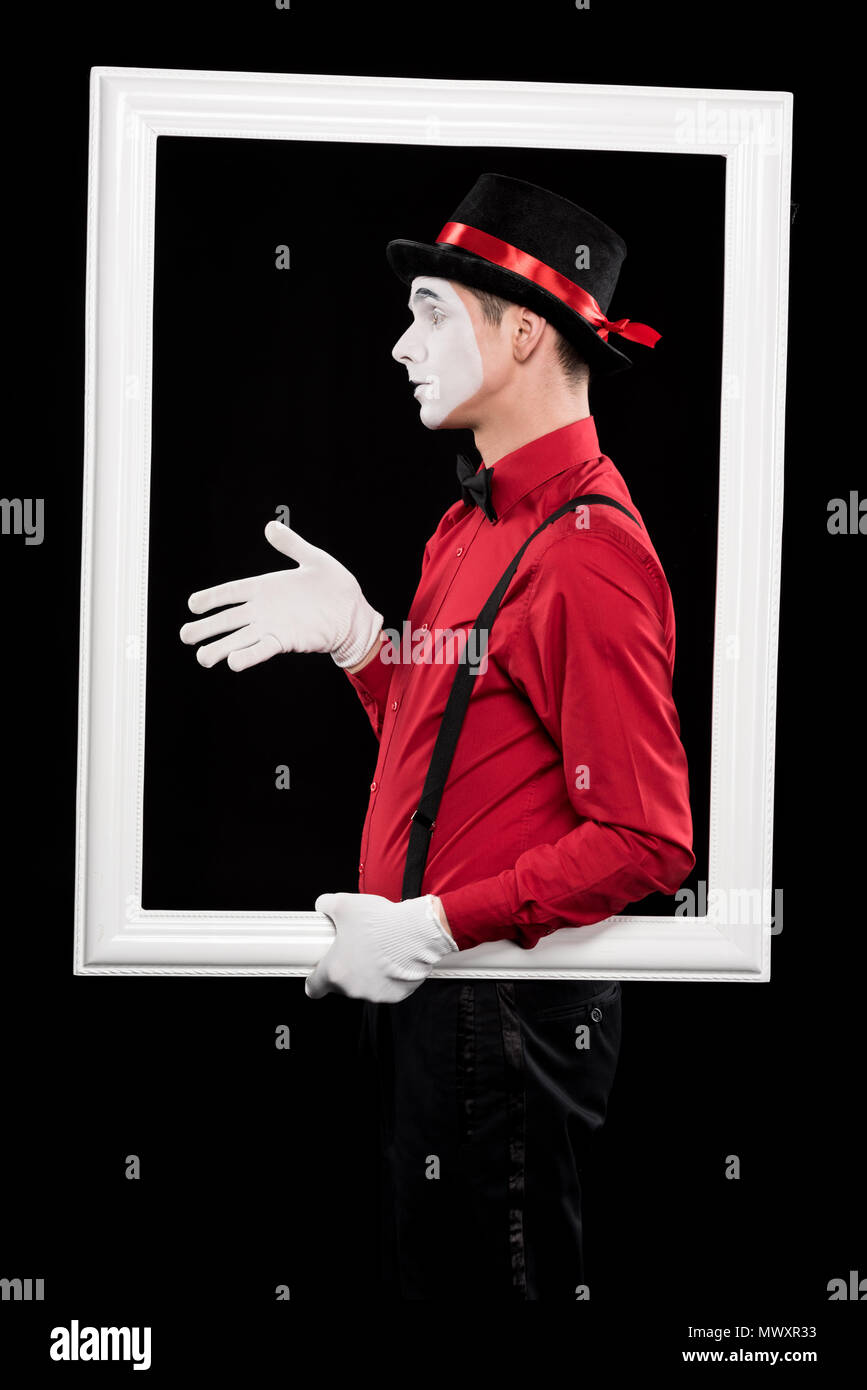 Seitenansicht des mime-übersicht Hand in Rahmen isoliert auf Schwarz Stockfoto