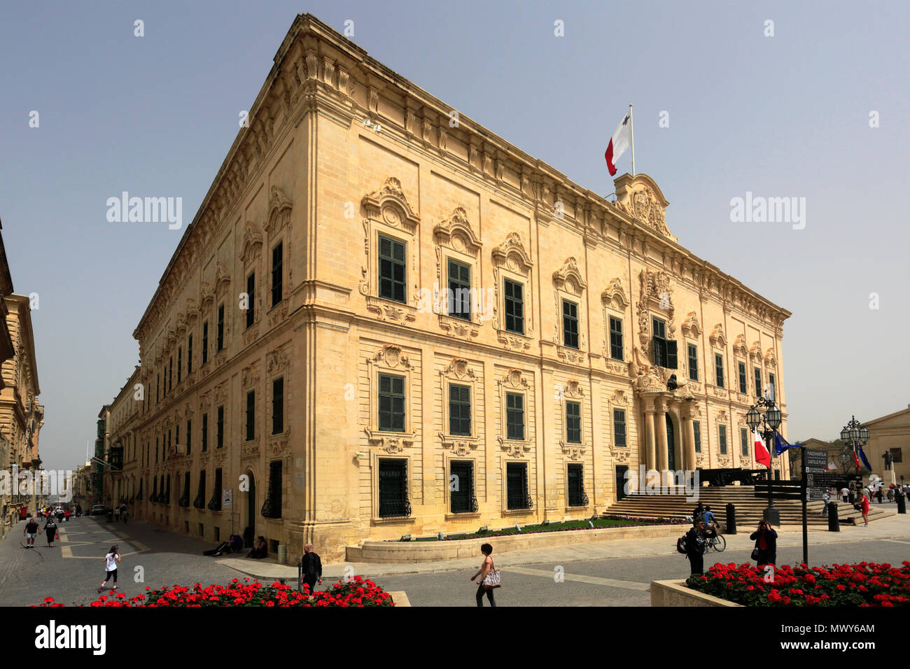 Sommer, der Auberge de Castille Gebäude, Merchants Street, Valletta, Malta. Stockfoto