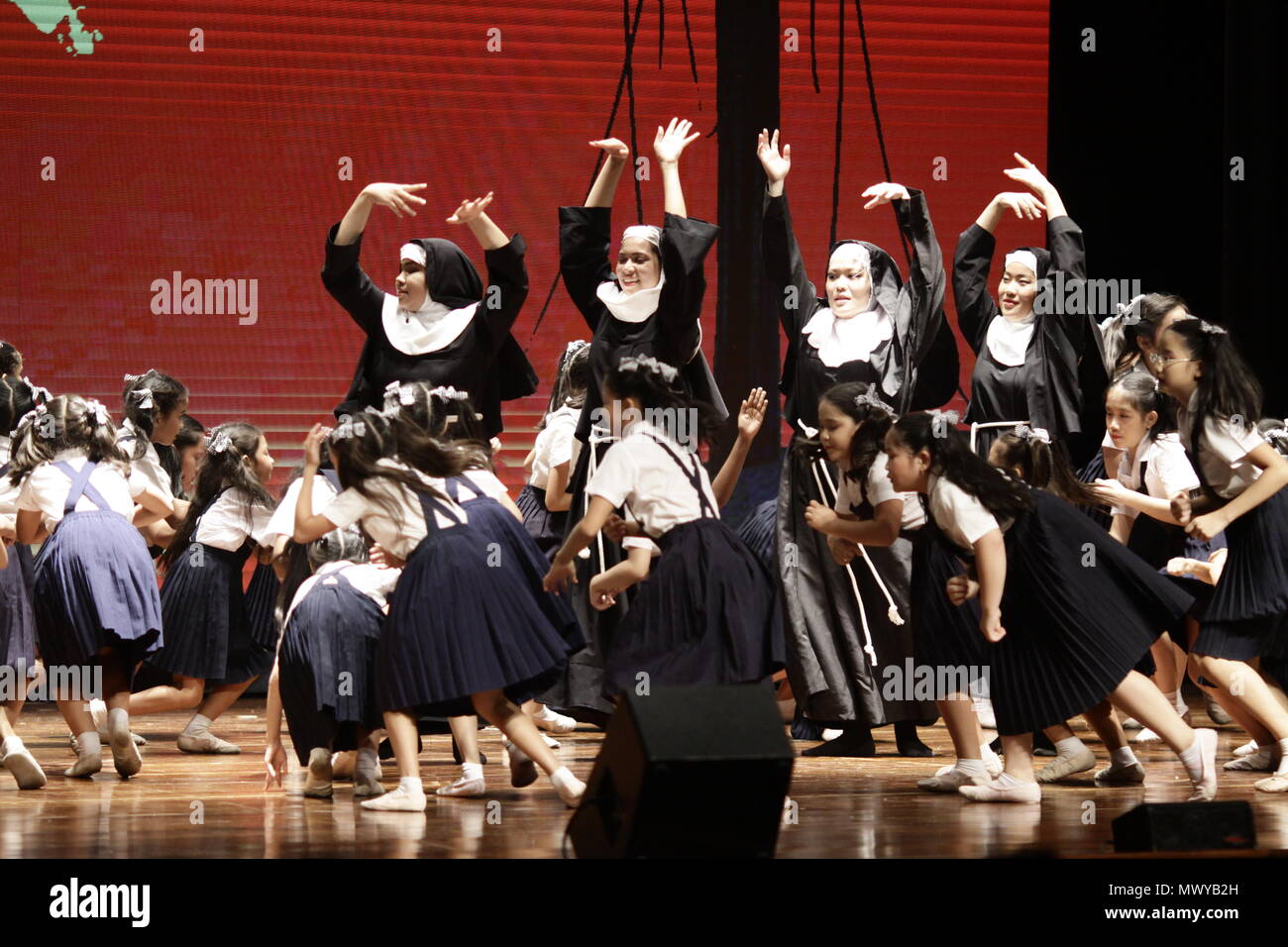 DU fleuve jaune au bleu de l'Océan Indien." Tel est le Titre du Ballett - Schauspiel, Si les Chinois n'étaient pas Venus, il aurait Verhinderter une Couleur à Stockfoto