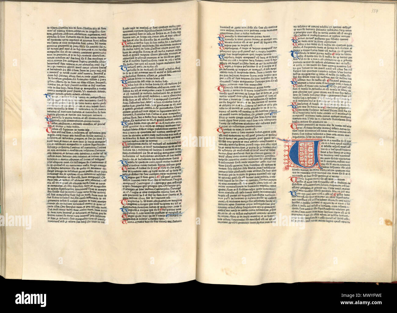 . Englisch: Seite-spread aus dem 'Catholicon' von Johannes Balbus vielleicht durch Johann Gutenberg gedruckt ca. 1460. Kopie der Bayerischen Staatsbibliothek. Русский: Разворот из "Католикона" Иоганнеса Бальба, возможно напечатанного Иоганном Гутенбергом-го около 1460 года. Из экземпляр Баварской государственной библиотеки. zwischen 1460 und 1472. Drucker der 'Catholicon' (vielleicht Johann Gutenberg) 119 Catholicon 1460 verteilt Stockfoto