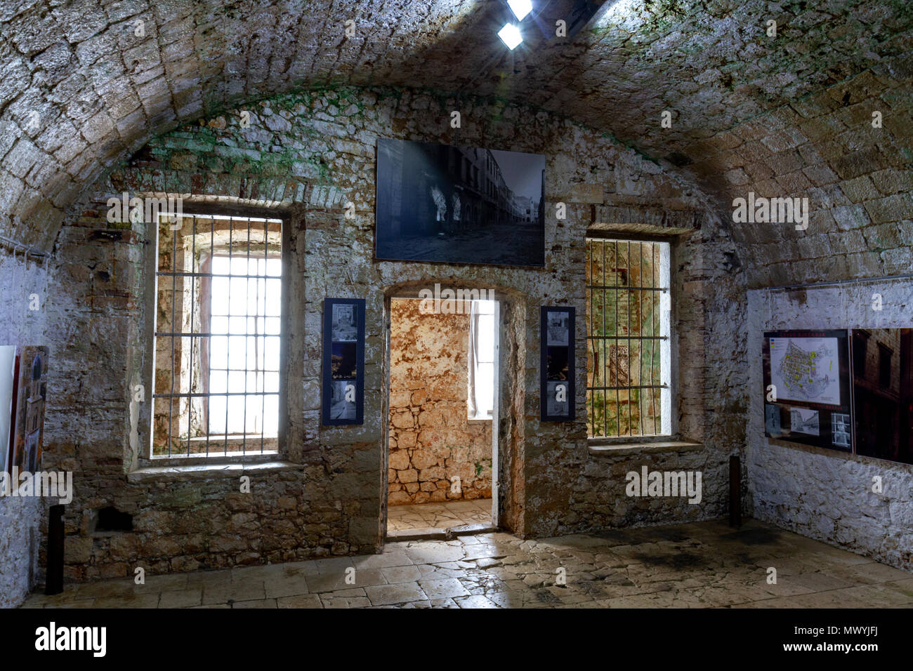 Innerhalb des Forts Imperial Museum auf dem Berg Sud, mit Blick auf Dubrovnik, Kroatien. Stockfoto