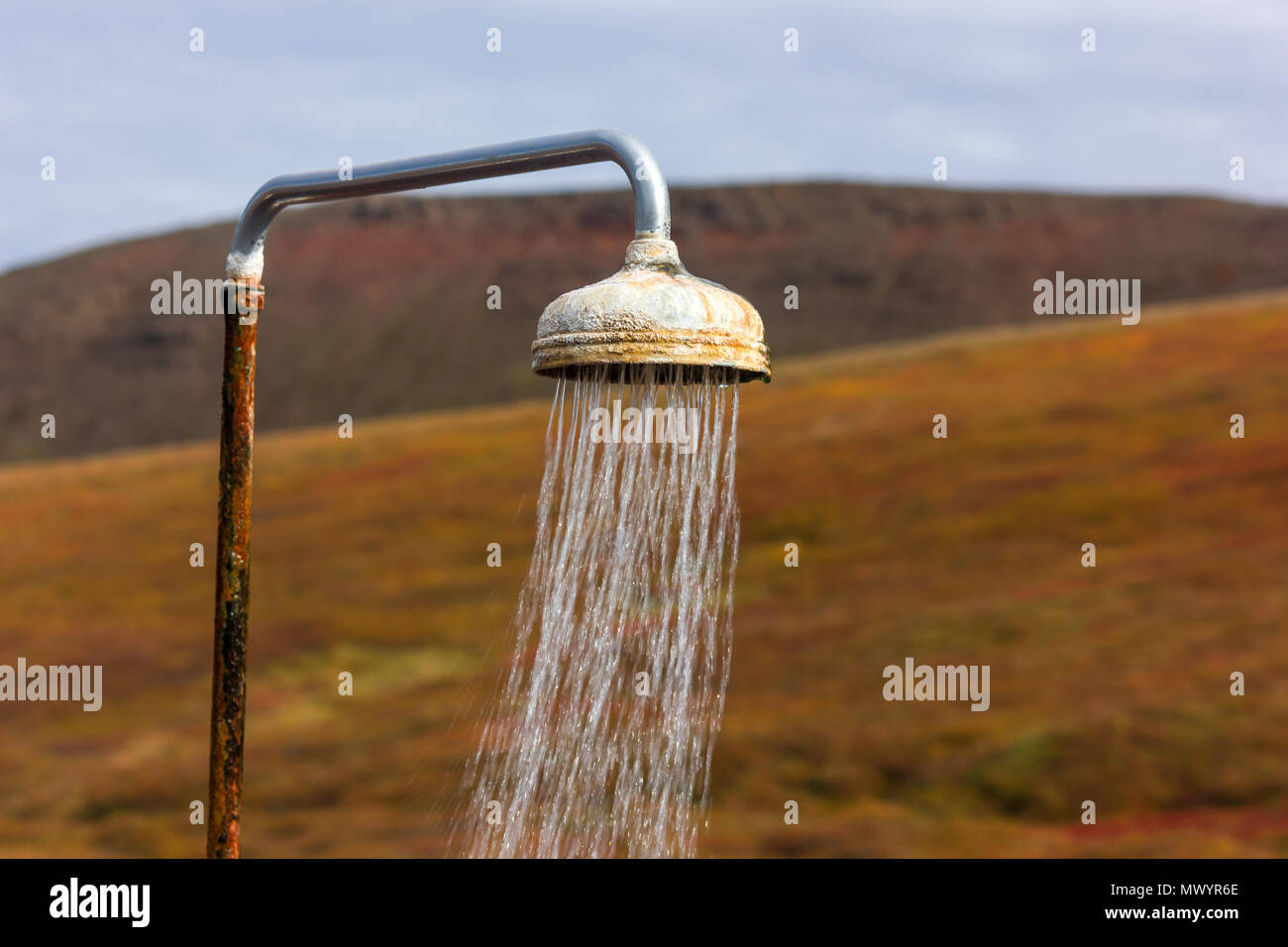 Outdoor geothermisch beheizte Dusche, Krafla, Island Stockfoto