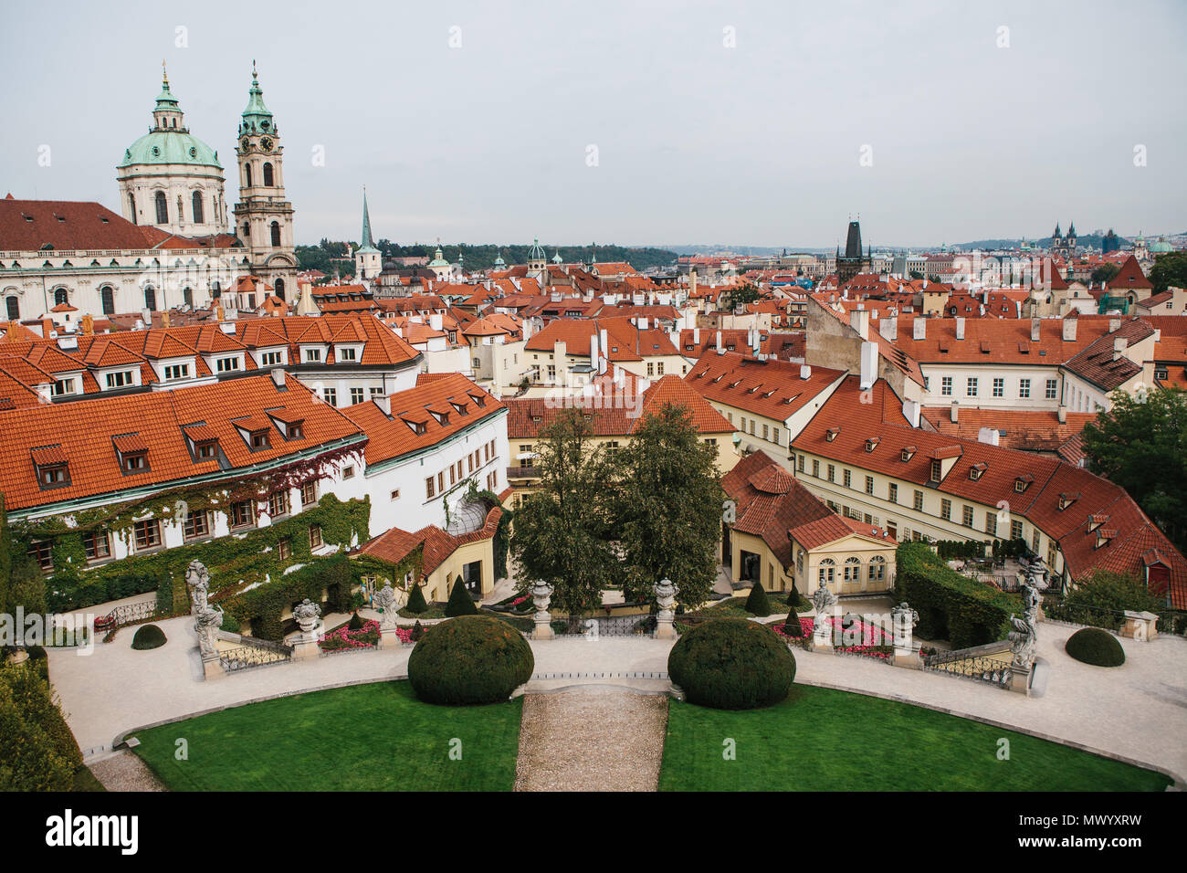 Schöne Sicht auf die Architektur von Prag in der Tschechischen Republik. Prag ist eine der beliebtesten Orte für Touristen aus der ganzen Welt zu besuchen Stockfoto